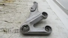 43511-29g00 Suzuki 2004 Gsx-r750 Gsxr750 Right Front Driver Foot Rest Peg Bracket Stay