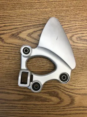 43517-08fa0 Suzuki Katana Gsx750f 1998-2006 Front Footrest Holder Right Part #