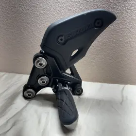 10l00 Suzuki 43521 2022 2023 2024 Hayabusa Gsx1300r Left Rearset Rear Set Foot Peg Rest Oem