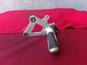 43522-27a00 Suzuki Gsxr750 Gsxr1100 Foot Peg Front Left With Bracket Oem Nice Gsxr 750