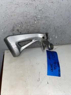 43600-19f00 Suzuki 2000 Right Side Passenger Peg Bracket 99-02 Sv650 Sv650s 43600-19f00 Suzuki 2000 Right Side Passenger Peg Bracket 99-02 Sv650 Sv650s