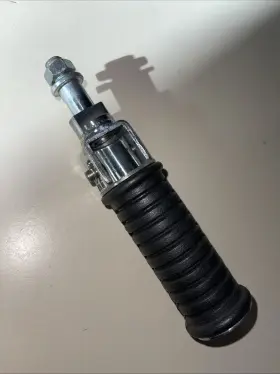 43600-31000 Suzuki Pillion Foot Peg Gt750