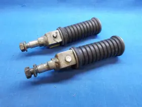 43600-33101 Suzuki 43600-33101. Used Gt550 Rear Footrests. Removed From A 1974