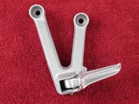 43700-17g20 Suzuki Rear Passenger Peg Left Back Foot / Pillion Footrest Assy. 04-09 Sv650 Sv650s