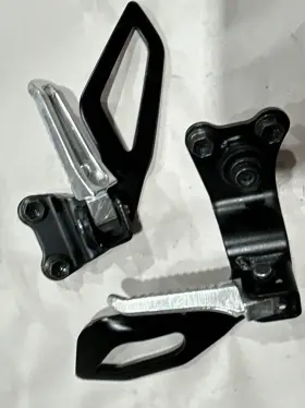 43750-29f00 Suzuki 2000-2024 Drz400sm Drz 400 Oem Passenger Foot Pegs Brackets Low Mile Bike Look