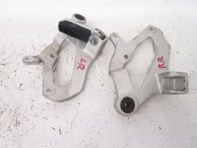 43810-46e20 Suzuki 98 Gsxr 1100w Passenger Peg Mount 1995-1998
