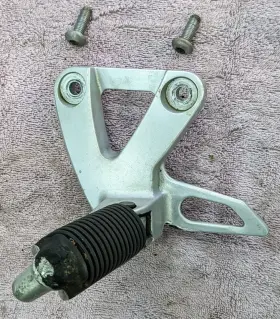 43821-08f10 Suzuki 2005 Katana Gsx600f 98-06 Left Rear Passenger Footrest Assembly Oem 43821-08f10 Suzuki 2005 Katana Gsx600f 98-06 Left Rear Passenger Footrest Assembly Oem