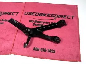 43821-17k00 Suzuki Oem Left Passenger Foot Rest # 2017 - 2025 Gsx-r1000