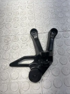 43821-48h00 Suzuki 2013-2017 Gw250 Inazuma Right Rearset Rear Driver Foot Peg Bracket Oem