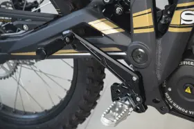 Mx-tal-stg-005b-bla-usa-0329 Tarazon Cnc Rear Footpegs Foot Pegs Pedal Bracket For Talaria Sting Electric Motorcycle Mx-tal-stg-005b-bla-usa-0329 Tarazon Cnc Rear Footpegs Foot Pegs Pedal Bracket For Talaria Sting Electric Motorcycle
