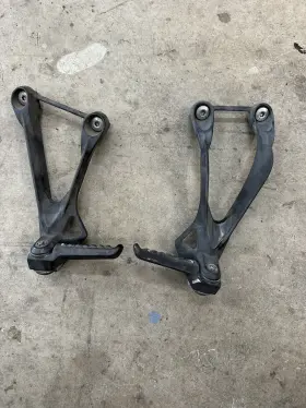 35063-0144 Tcmt Black Rear Footrest Foot Pegs For Kawasaki Ninja Zx6r 2005-2008 Zx636 05-06 2007