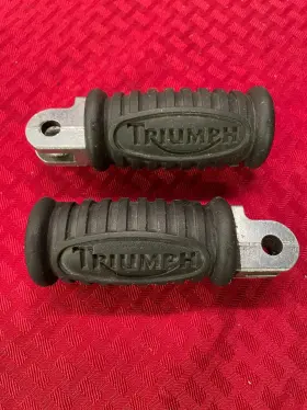 T2080234 Triumph 2002-2007 America Speedmaster Front Footpegs Oem