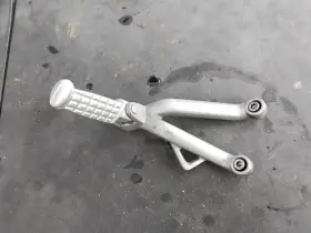 T2080527 Triumph Tt600 Left Side Passenger Footpeg And Stay With Oem Hardware