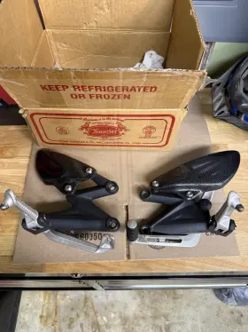 T2080913 Triumph 2009- 2012 Street Triple Oem Rearsets Carbon Fiber Heel Plates