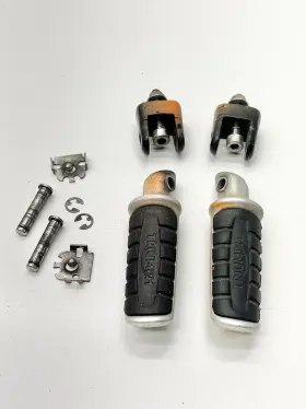 T2081501 Triumph 2016-2022 Bonneville Street Twin 900 Oem Rear Foot Peg Step Clevis Set