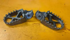 Mfp-55163c6b-8d3c2f Tusk Ktm - Billet Race Foot Pegs For 125-500 Sxf Sx Exc Xcw Xc Xcf 2016-2022