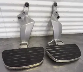 1014127-385 Victory 05 Kingpin Rear Passenger Foot Peg Rest Floorboards Set W Brackets