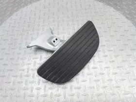 5136038-425 Victory 2005 04-05 Kingpin Front Right Floor Board Foot Rest Mount Bracket