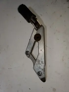 15r-27442-00-00 Yamaha 82 Maxim Xj 750 Left Foot Rest Bracket
