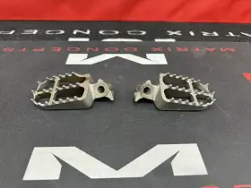 17d-27421-00-00 Yamaha 17d-27411-00-00 Yz125 Yz250 15-25 Oem Foot Pegs Nice
