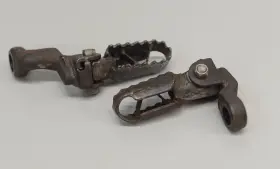 1w4-27411-00-00 Yamaha 1979 It175 Yz 125 Left And Right Foot Pegs - Pair