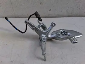 1wd-f7211-00-00 Yamaha 2024 Yzfr3 R3 Oem Right Rearset Brake Pedal Peg Bracket 19-24