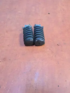 214-27421-00-00 Yamaha 214-27413-00-00 Jt1 Gt Dt 80 At1 At2 Foot Rest Pegs Rubber Nos Oem