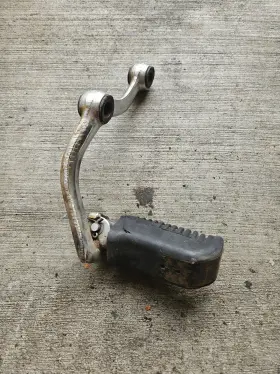 2g2-27420-00-00 Yamaha 78-81 Xs850 Right Front Foot Rest Peg Step Mount Bracket