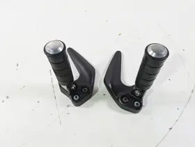 3d8-27430-00-00 Yamaha 2007 Xvs1300 V-star Tour Rear Passenger Footpeg Set