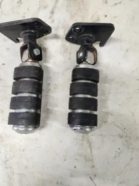 42x-27410-00-93 Yamaha 1984-1985 Virago 700 Xv700 1000 Front Left Footrest Foot Peg And Mount