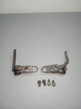 4vw-f7412-00-00 Yamaha 2002 Ttr225 Oem Foot Pegs Pedals Frame Stand Footpeg Pedal Footrest