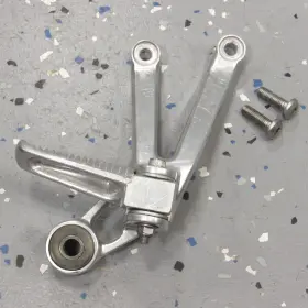 4xv-27440-00-00 Yamaha Right Side Rear Passenger Peg Nice Back Pillion Footrest 98-99 Yzf-r1 Yzfr1