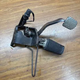 5el-27420-00-00 Yamaha V-star Xvs 1100 Custom Front Right Footrest Rear Brake Pedal And Bracket