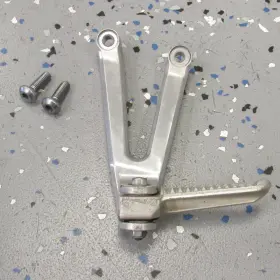 5jj-27430-01-00 Yamaha Left Side Rear Passenger Foot Peg / Footrest Assy. 00-03 Yzf-r1 Yzfr1