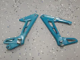 5lv-27430-04-00 Yamaha Left And Right Side Rear Passenger Peg Bracket Set Back Footrest 01-05 Fz1 Fzs1000 5lv-27430-04-00 Yamaha Left And Right Side Rear Passenger Peg Bracket Set Back Footrest 01-05 Fz1 Fzs1000