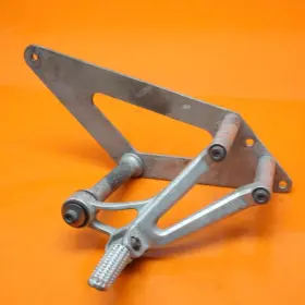 5pw-27440-00-00 Yamaha 2002 2003 Yzf R1 Oem Right Rear Back Passenger Foot Peg Rest