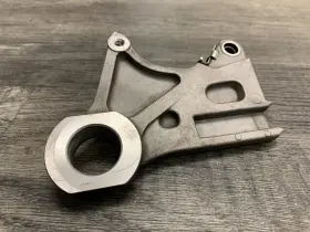 5vx-25921-50-00 Yamaha 2004-2009 Fz6 2006-2014 Fz1 Oem Rear Brake Caliper Support Bracket Mount