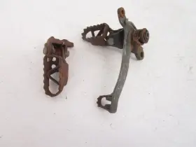 5x5-27421-00-00 Yamaha 82 Yz 250 Foot Pegs Left Right 1982