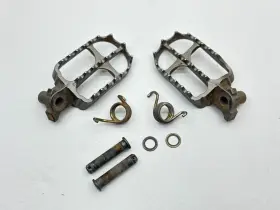 B2w-27421-00-00 Yamaha Oem Foot Pegs Fit Yz450f 2018-2022 Set Lh Rh Footrests