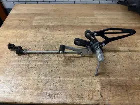 Beb-2581t-00-00 Yamaha 2022-2024 Yzf R7 Yzfr7 23 Oem 25 Left Rearset Shift Peg Linkage Pedal