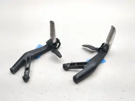 Beb-27430-00-00 Yamaha 22-25 Yzf-r7 Yzf R7 Rear Left And Right Passenger Foot Peg Assembly Step