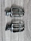 Yamaha YZ125 YZ250 15-26 Foot Pegs Oem 17D-27411-00-00 17D-27421-00-00 192 Used. Price: $65.00.