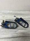 2000 Suzuki RM125 Foot Pegs Left Right 1996-2006 *blue* 43551-36E40-019 Used. Price: $29.99.