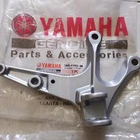 Genuine Yamaha Front Right Footrest Bracket Yzf R3 MT-03 2015-2025 Oem 1WD-F7443 New. Price: $28.00.